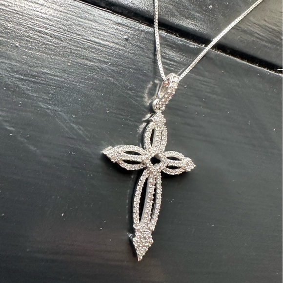 White Gold Diamond Heart Necklace - Picture 1 of 3